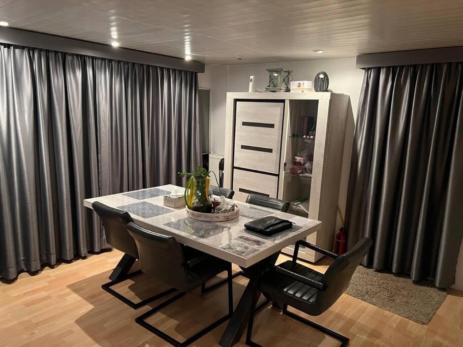 Luxe Chalet In Prachtig Natuurgebied Lith Bagian luar foto