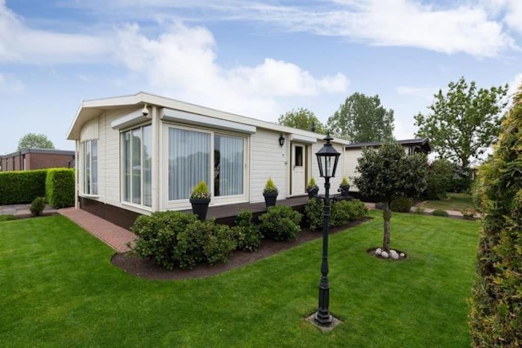 Luxe Chalet In Prachtig Natuurgebied Lith Bagian luar foto